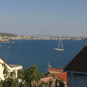 https://lana-apartments.hotels-in-trogir.com